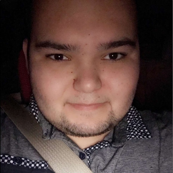 Meet your Posher, Ramiro - Picture 1 of 1